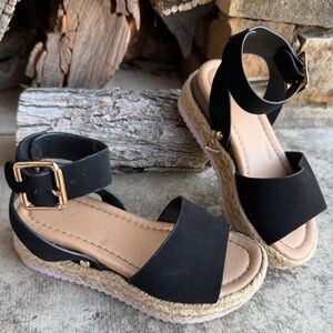 Black Espadrille Girls Casual Sandals low platform  Sz-9.   V